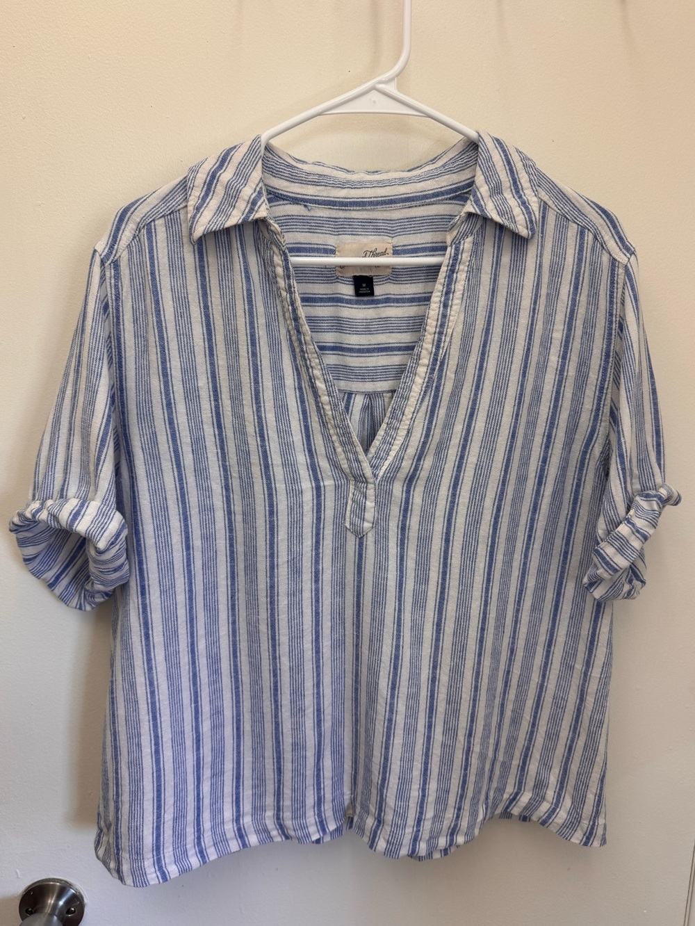 Universal thread striped vneck